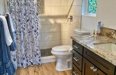 Romantic Retreat, Relax at Hot-tub, Indoor & Outdoor shower, firepit, 5 min to Hawaii Volcano park - Foto 35