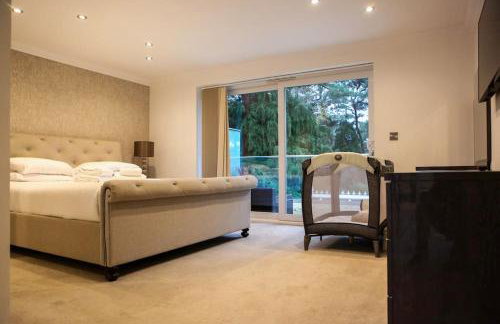 Hot Tub/Football Court/Sleeps 12/Luxury Villa - Photo 26