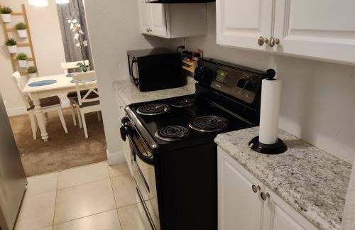 Beautiful 2-Bedroom Condo Near Universal and other Orlando Attractions, King Bed & Wi-Fi - Foto 4