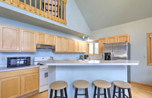 Cozy Dam Lake Escape with Dock, Yard and Water Access! - Foto 9