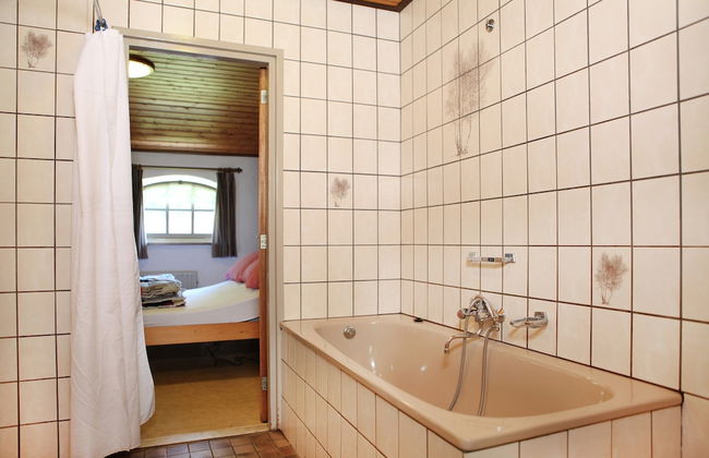 Family Farmhouse With Go-karts - Photo 18