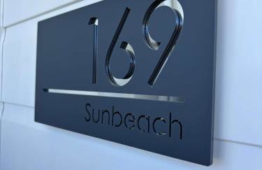 169 - Two bed Chalet on Sunbeach Holiday Park - Sleeps 5, pet friendly, FREE pool and entertainment passes included - plus WiFi, bed linen and towels included 300m from the beach! - Foto 2