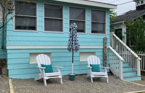 Beachy Bay Breeze Bungalow 2BR with parking and close to many amenities. - Foto 3