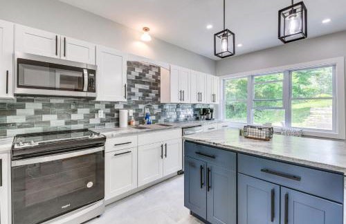 Charming Ticonderoga Home - Walk to Downtown! - Foto 7