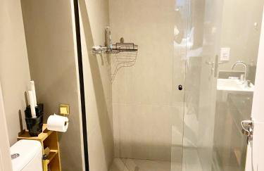 Consolacao GREY BOX - Studio de Luxo no Centro - Ar Condicionado - Cama Queen - Maquina de Lavar - Prox Metrô- Cozinha Completa - Wifi 500mbps - 7 andar - Foto 13