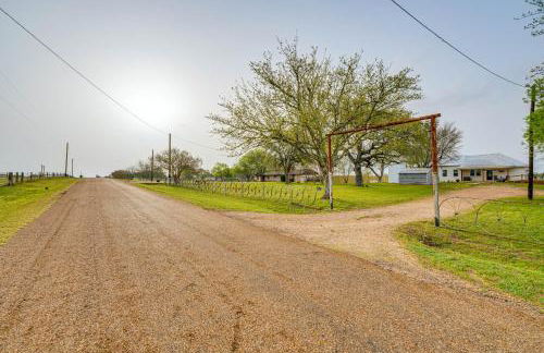 Furnished Deck and Views Rural Schulenburg Retreat - Foto 25