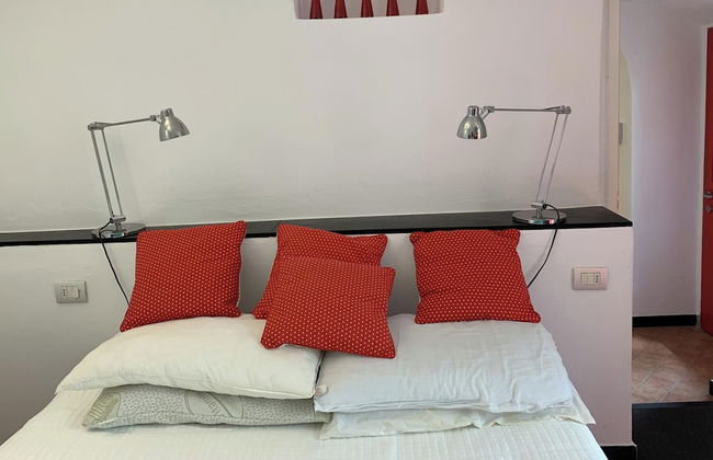 1 Bed Cottage Sleeps 4 Private Garden - Pool - Photo 3