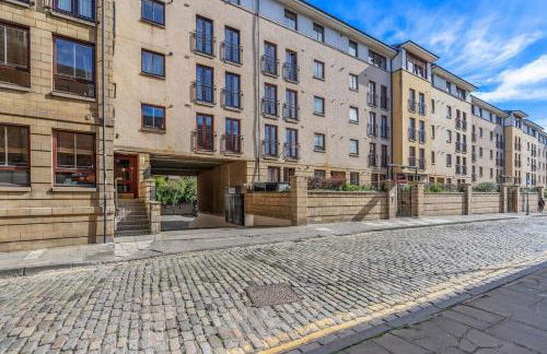 Modern 2 bedroom apartment in City Centre - Photo 17