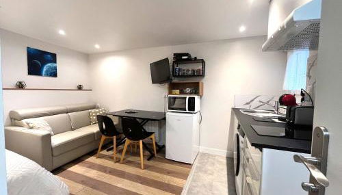 In The Heart Of The City - Cosy Studio - Close to RER - Foto 4, stove