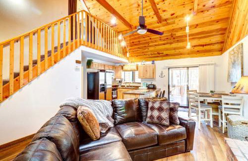 Near Hiking Trails Wooded Cabin in Lakeside! - Foto 1