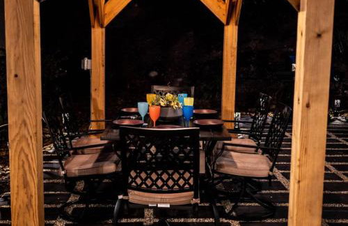 Pool! Quite, Private, remodeled home on the hill - Foto 27