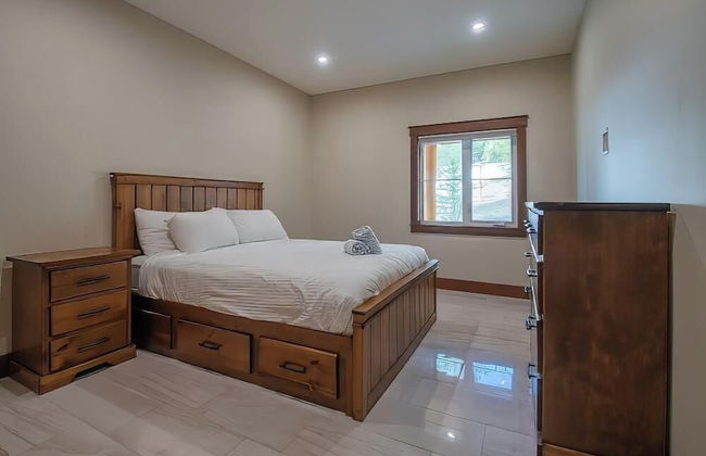 Snow Creek Cabins by Fernie Lodging Co. - Photo 56