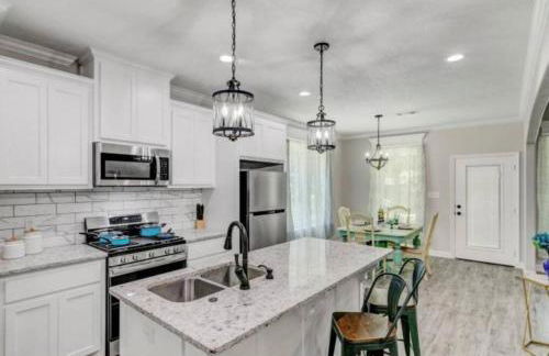 Reduced! Newly Renovated Luxe West Beaumont w Priv - Foto 13