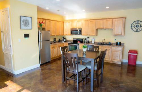 Tidy and Comfy 3BR, Balcony, WD, Free WiFi -E- - Foto 10