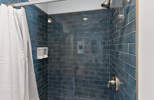 Steps to Beach Fully Renovated Sleeps 6 - Photo 17