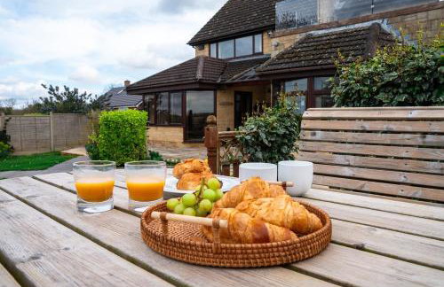 Dog-Friendly Country Home, Woodburner, Private Fields & Hot Tub! - Photo 32