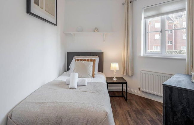 2 Bed Apartment Sleeps 5 - Wifi, Free Parking - Photo 1