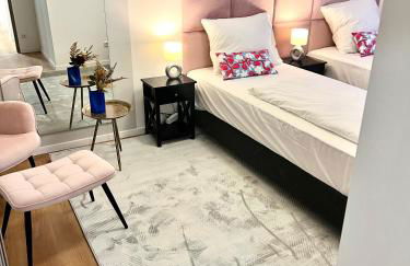 BIG New 7Rooms City Center APARTMENTS and Suites - Foto 32