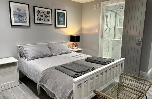 Luxury Detached Studio Apartment - Free Super Fast WiFi - Free Parking - 15 Mins from Luton Airport - Foto 2