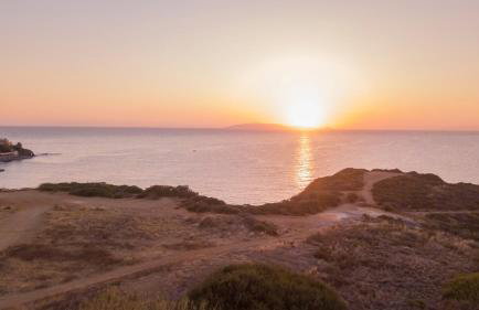 Family seaside Kladissos Villa with private heated pool! - Photo 60