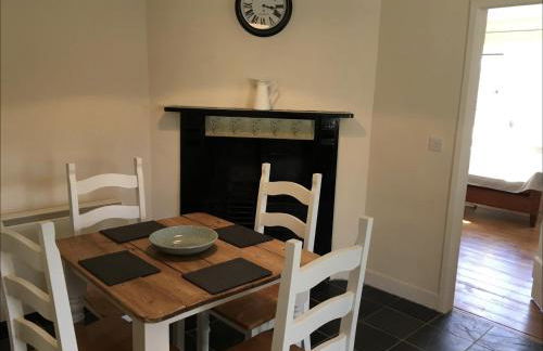 Cosy Arts & Crafts Cottage with stunning views - Photo 17