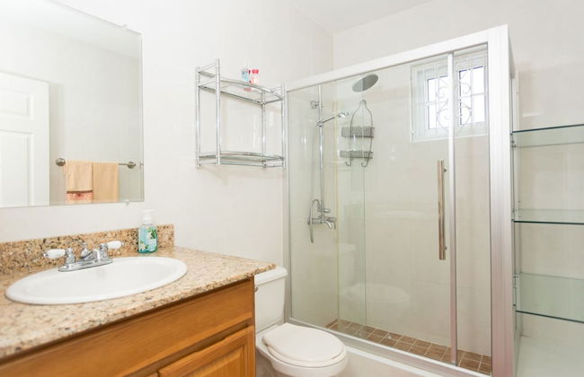 New Kingston Guest Apt at Fairway - Foto 14