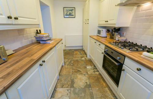 Sailors Return - Photo 14