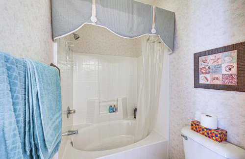 Sunset Beach Condo with Balcony, 5 Mi to the Ocean! - Foto 17