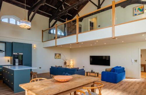 Luxury Riverside Duplex Apartment for 4 - Photo 1