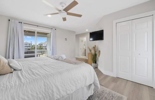 Elegant Updated Oceanfront Home with Pool & Hot Tub - Photo 66