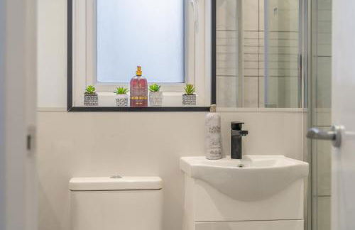 Modern Split Level 2BR Spacious Apt Maida Vale - Photo 5