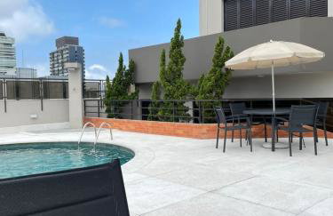 Flat em Hotel com Estacionamento Grátis e Piscina - Foto 1