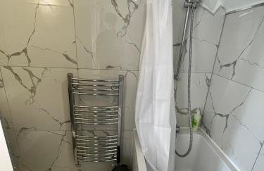 Lovely 2 Bedroom Flat with Roof Terrace in London NW6 - Foto 14