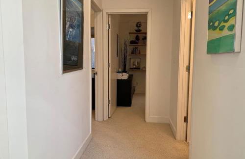 Luxurious Hillside Home wAC & Gorgeous SF Views! - Foto 37