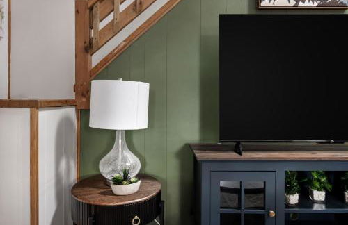 Cozy cabin w hot tub, fire pit & pet-friendly - Foto 12