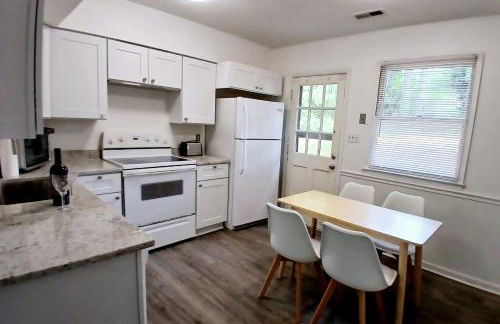 quiet 2 bedroom with fence and fire pit - Foto 7