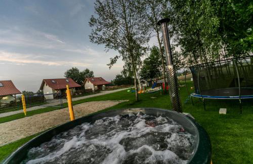 Ostoja Lemany - domki na Kaszubach, sauna, balia-jacuzzi, plac zabaw, tyrolka , dwa boiska, miejsce na ognisko, grill gazowy - Foto 1