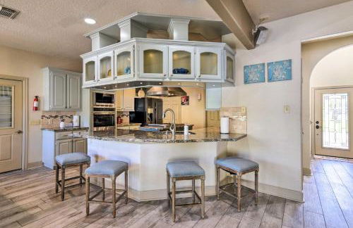 Waterfront Family Home with Patio in Hitchcock - Foto 8