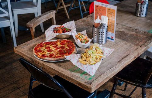 The Fox Den - Photo 14