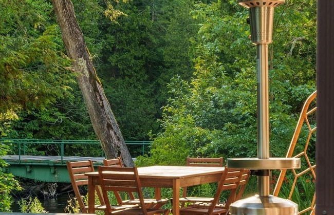 Firefly Lodge! Boardman River! Hot Tub! Woodstove! - Foto 27