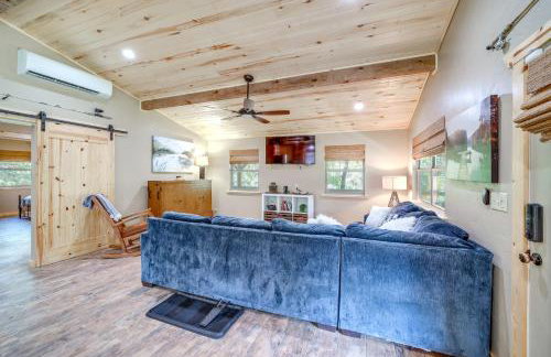 Clayton Cabin with Wraparound Deck Steps to Lake! - Foto 4