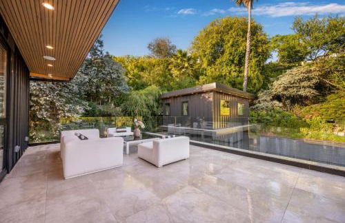 Luxury 6BR Beverly Hills Villa with Pool and Views - Photo 60