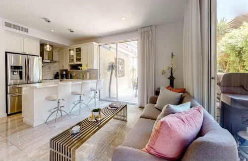 Indian Wells Mtn Cove with Kitchen Living Room Patio Firepit BBQ Tennis Stadium - Foto 3