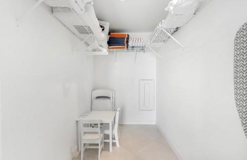 Tiffany Hazel - Rooftop Pool, Gym, & Walk to Beach - Foto 13