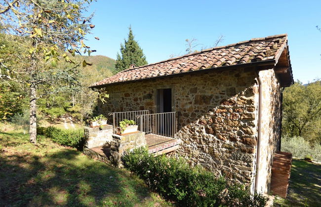 Lovely Cottage in Bagni di Lucca Amidst Fields - Photo 14