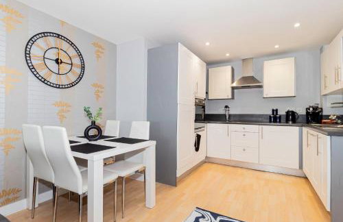 Contractors 4 Beds 2 BathroomsTown Centre Parking - Foto 8