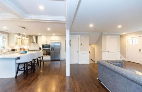 Ultra-Luxurious Home near Boston (Pet-Friendly) - Foto 14