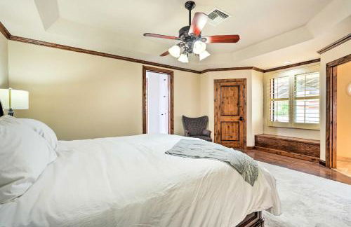 Pool and Putting Green Group Getaway in Glendale! - Foto 13