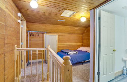 Serene Devils Lake House with Deck and Fire Pit! - Foto 15