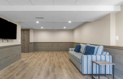 Cozy Spacious Home Walk to the Beach and 1 Mile to Downtown Hyannis - Photo 30